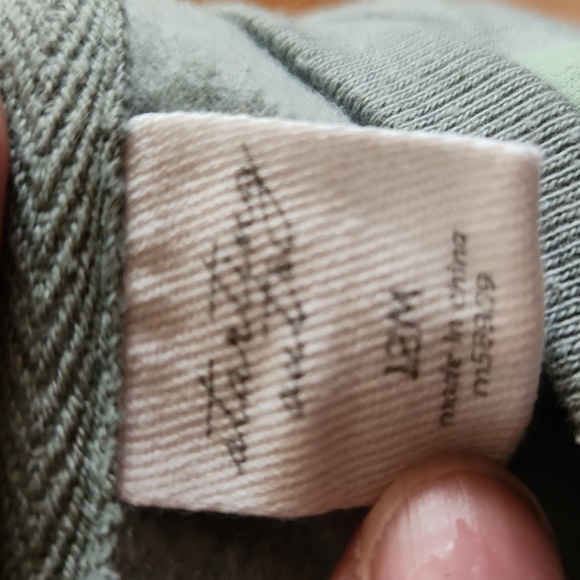 Worn 1x! Toddler unisex 2 piece outfit 12M muted green with light green dots - Picture 4 of 4